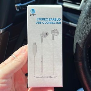 New never used Stereo EARBUD USB-C Connector